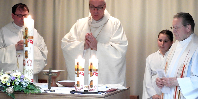 Karl Edwell Pfarrvikar Michael Wohland mit Diözesanbischof Ägidius J. Zsifkovics und Pfarrer in Ruhe Johann Lentsch bei der Jubiläumsmesse in der Kapelle zum sel. Ladislaus Batthyány-Strattmann.
