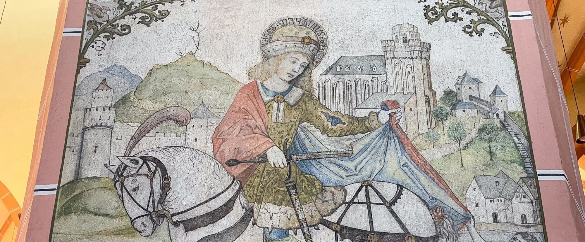 Gotische Wandmalerei mit einer Darstellung des Heiligen Martin, am 17. August 2025 in der Liebfrauenkirche in Oberwesel.