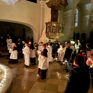 Roratemesse bei Kerzenlicht