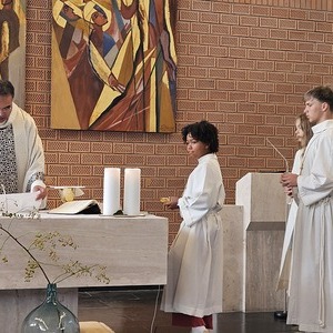 v.l. Pater Kuruvila, Makaita Mhiza, Johanna Lang und Alexander Hanner