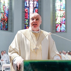 Diözesanbischof Ägidius J. Zsifkovics bei der Predigt.