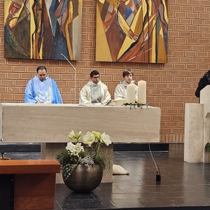 Hl. Messe zelebriert von Pater Kuruvila, Rijo und Dennis, - Lektorin Pfarrgemeinderätin Kathi Graner