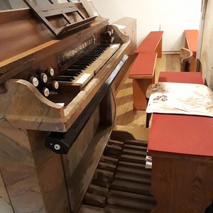 Oberdorf im Burgenland - Pfarrkirche St. Anna / Gottfried Allmer Freistehender Spieltisch.