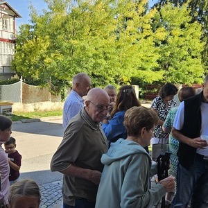 Agape vor der Kirche