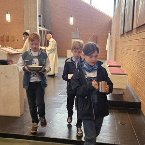 Ministranten Erstkommunionkinder