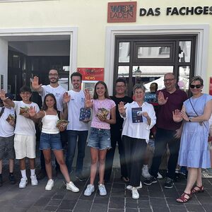 Vom Weltladen gab es für die Klassen ein paar Süßigkeiten für den Einsatz gegen Kinderarbeit.