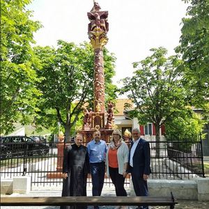 Pfarrer Alexander Wessely (l.), Manfred Rothdeutsch, Vorsitzender Stv. des Wirtschaftsrates und Kerstin Kosky, Kuratorin der Pfarre Kleinhöflein sowie Bürgermeister Thomas Steiner (r.),