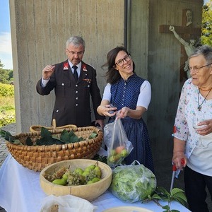 Pfarrgemeiderat Andi Reisner, Pfarrgemeinderätin Kathi Graner und Ilse Grasl