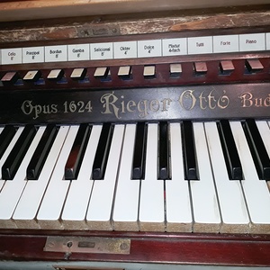 Heiligenkreuz i. L. - Pfarrkirche zur Kreuzauffindung / Gottfried Allmer Spieltischdetail.