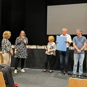 Katharina Stipsits und Doris Ziniel präsentieren das 'feel the pulse' Jahresthema 'Couragiert feiern'.