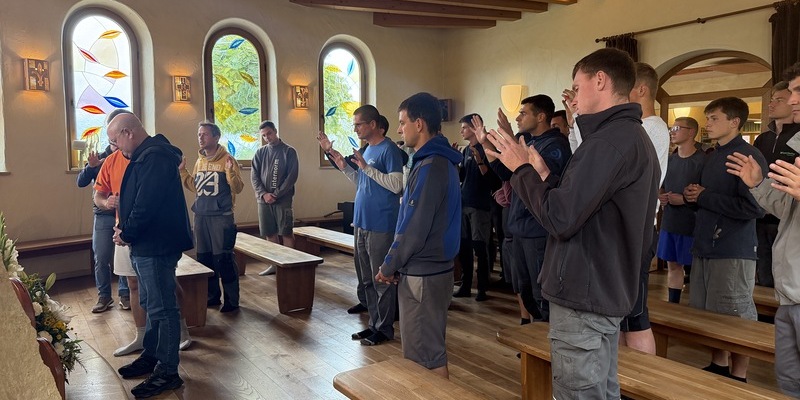 Padre Guilherme zu Besuch bei der Gemeinschaft Cenacolo